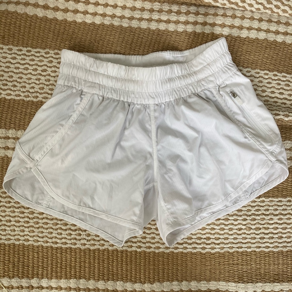 Lululemon white tracker short 4’